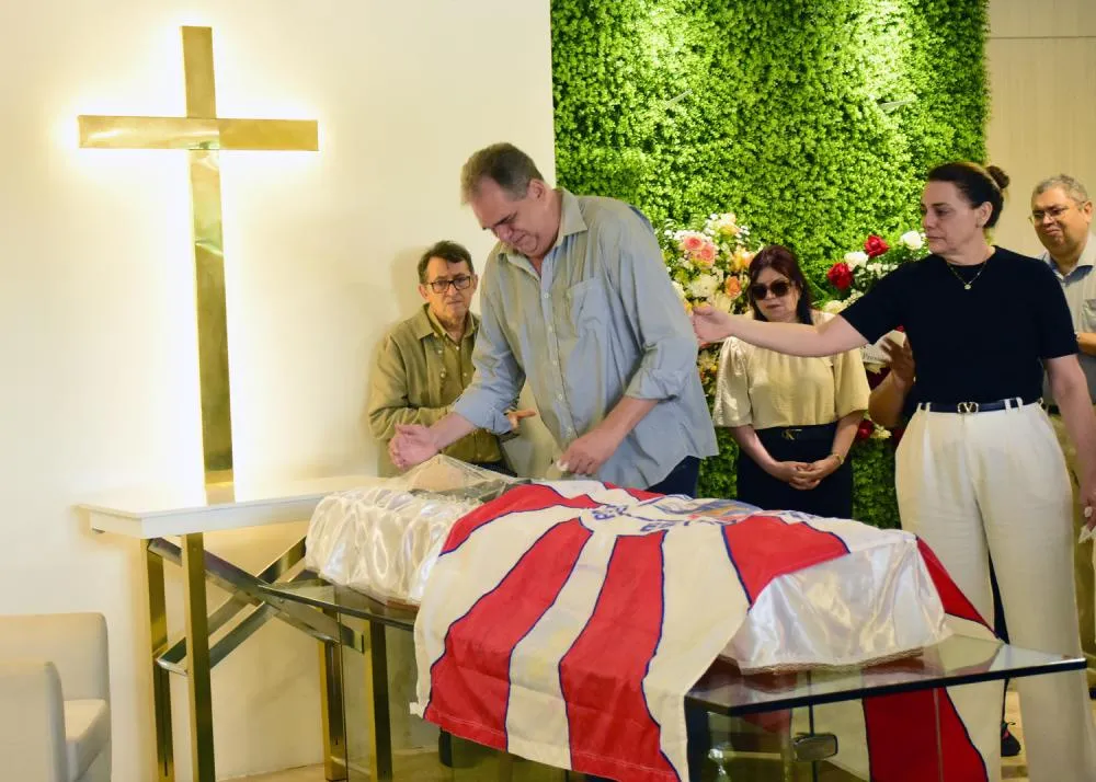 Desembargador Fred Coutinho se despede do pai. 