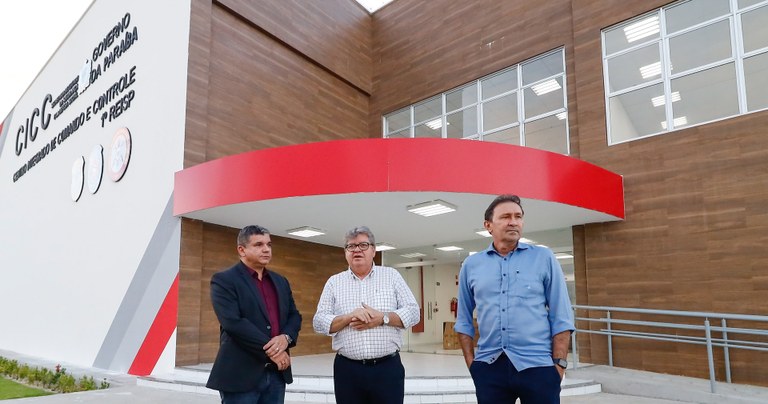 João Azevêdo inspeciona obras de infraestrutura, segurança, cultura, esporte e lazer em João Pessoa
