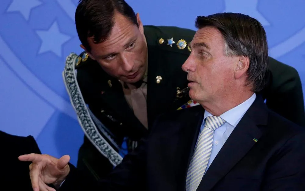 Bolsonaro e o seu ex-ajudante de ordens, Mauro Cid Reprodução: redes sociais 